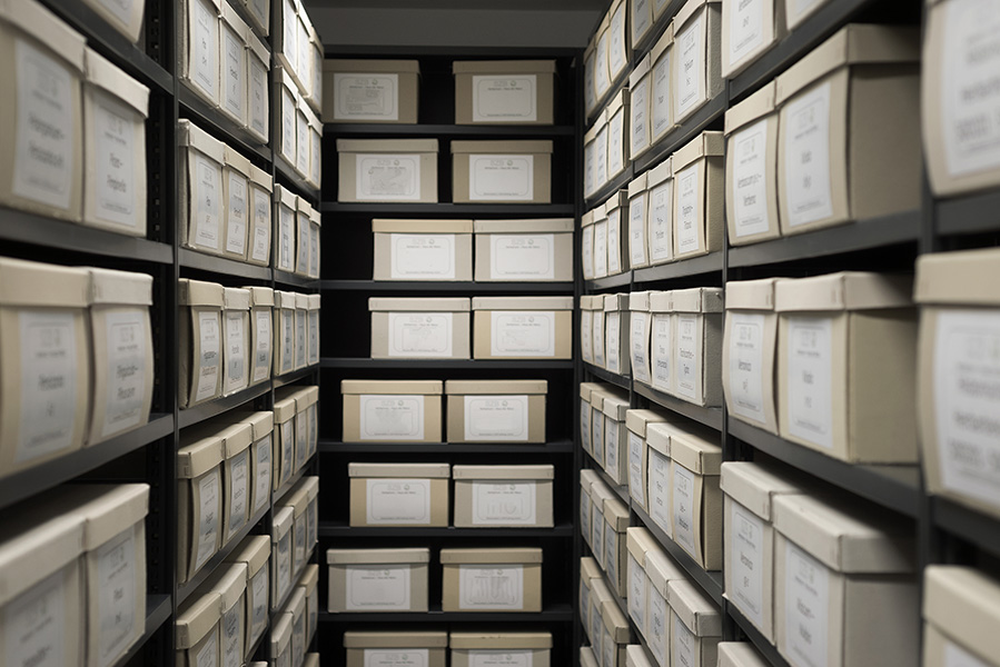 Pièces avec cartons d'archives